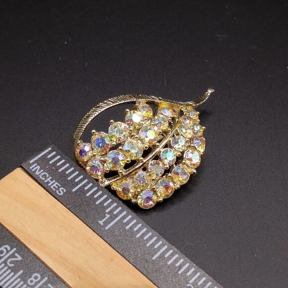 Vintage Aurora Borealis Rhinestone Leaf Brooch Gold Tone 1950s 1960s Pin - Picture 2 of 7